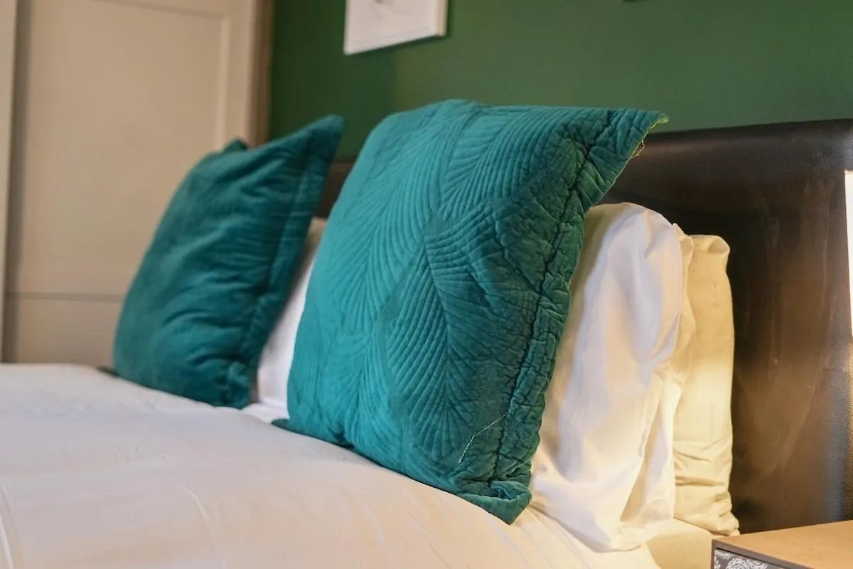 Large 3 Bed Home, Wisewood, Free Parking, Great For Groups - Hosted By Stay Host Save Sheffield 0*,  Regno Unito