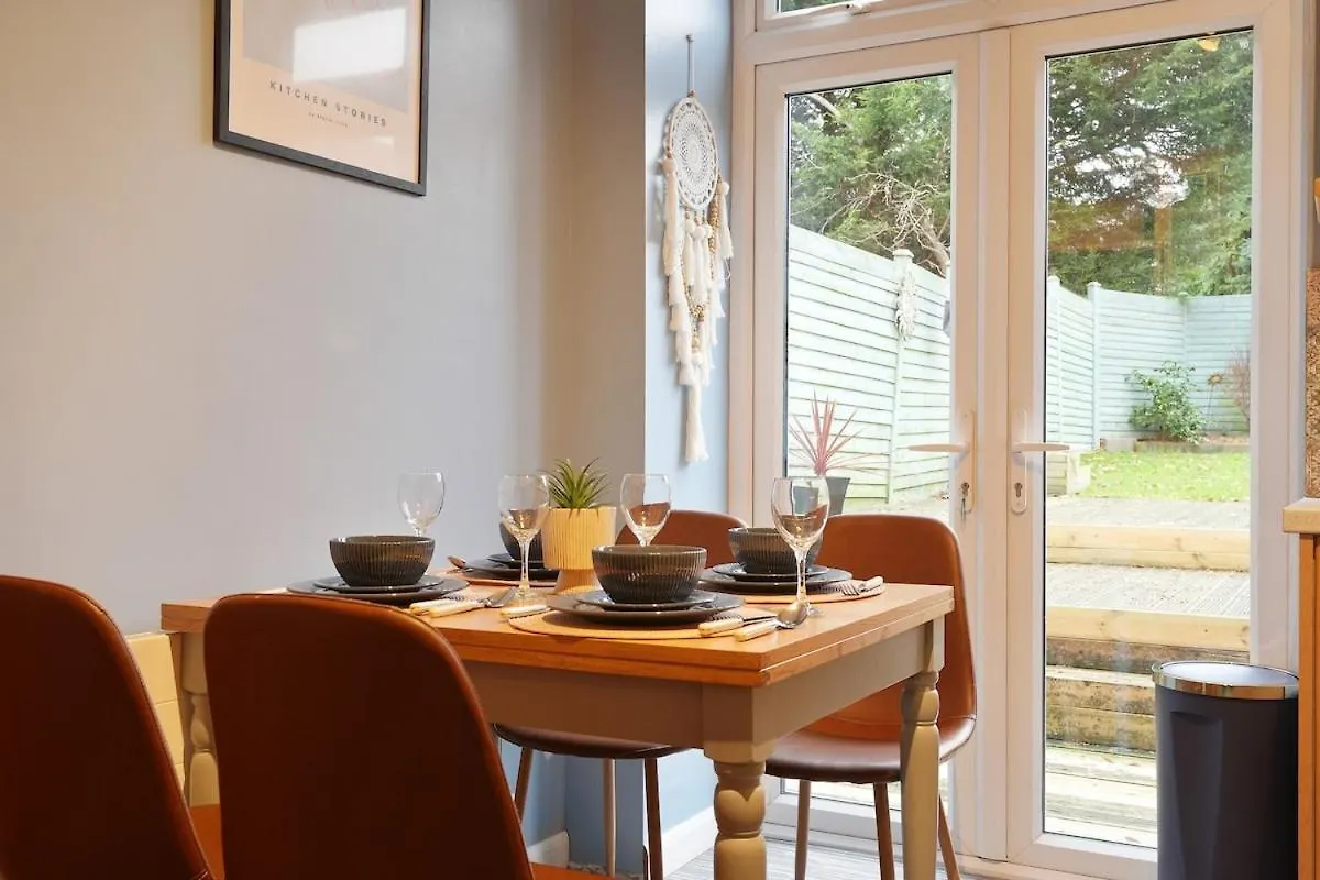 Large 3 Bed Home, Wisewood, Free Parking, Great For Groups - Hosted By Stay Host Save Sheffield
