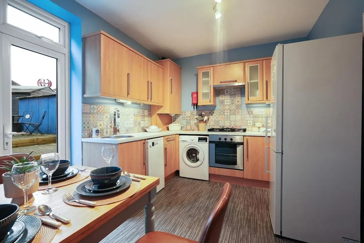 Large 3 Bed Home, Wisewood, Free Parking, Great For Groups - Hosted By Stay Host Save Sheffield